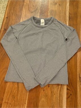 Old Navy Seamless Go Dry Grey Workout Top size Small